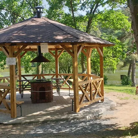 诺瓦滋沃霍斯特海滩度假村 假日公园 Křečovice